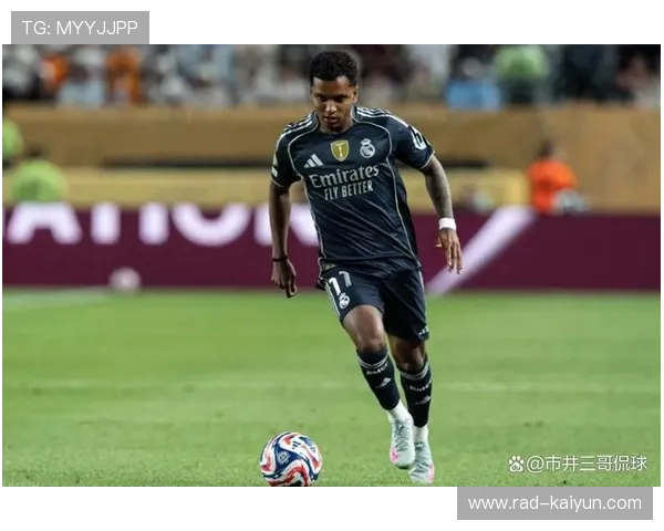 “足球是部肥皂剧”：英超场外转会博弈与俱乐部恩怨成焦点。