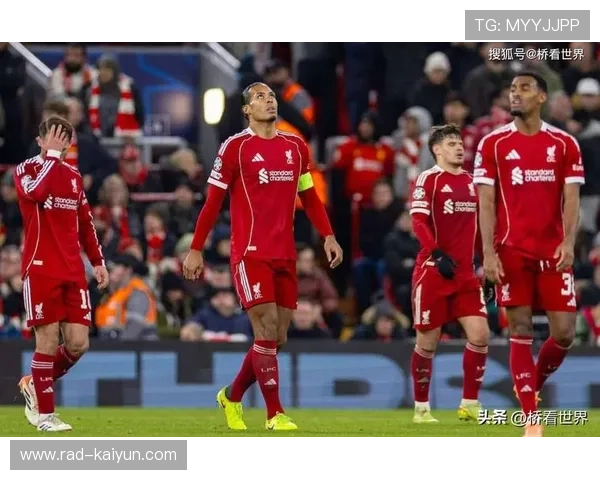 球迷深夜观赛吐槽抽象比赛，利物浦全场占优无果